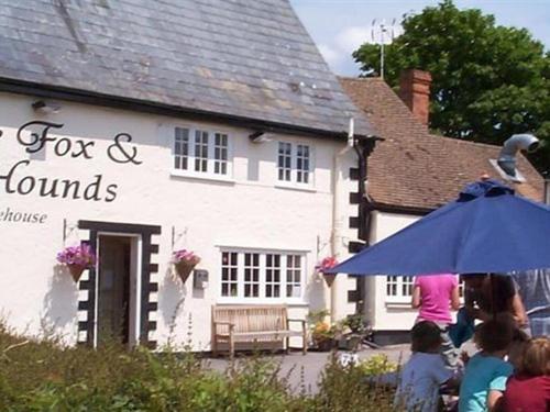 Отель The Fox & Hounds Фарингдон Экстерьер фото